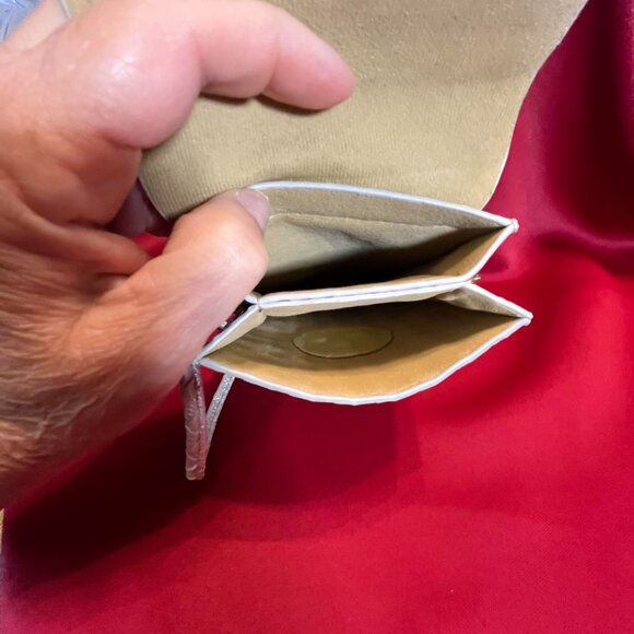 Tory Burch Mini Crossbody Phone Bag in Silver Basket Weave Gold Hardware-NEW! - Picture 3 of 3